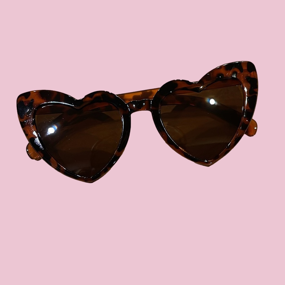 NWOT Tortoiseshell Heart Glasses